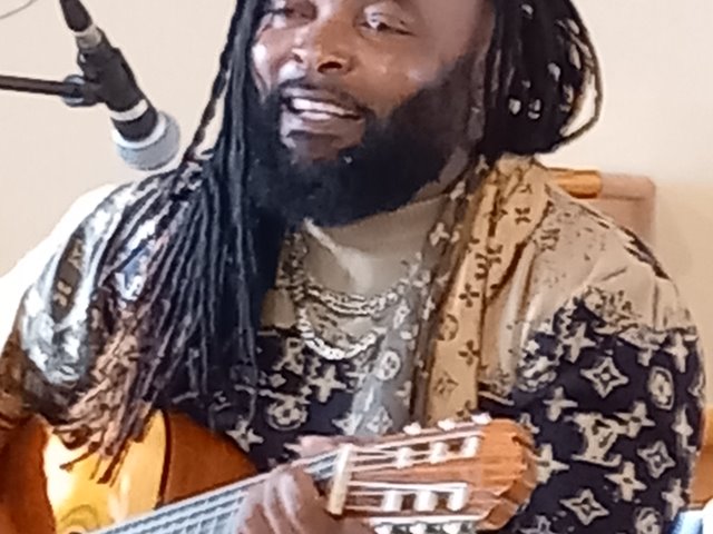 Gudstjeneste ved pastor Susan G. Mati. Tema:'Lys i mørket' Dominique Essono synger. Musikk av Audun Frode Ringkjøb. Kirkekaffe.