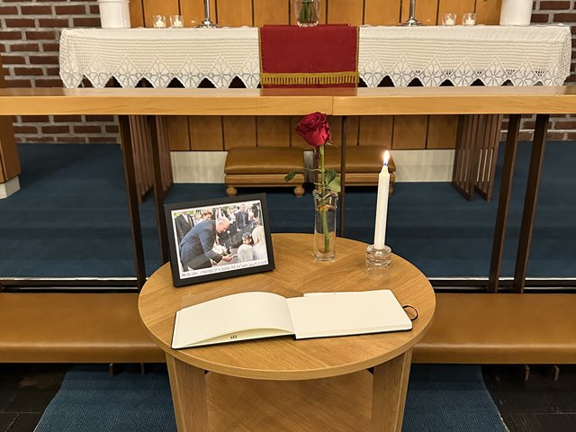 Åpen kirke i forbindelse med Kong Haralds bortgang