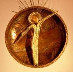 Gudstjeneste med nattverd ved pastor Susan G. Mati. Audun Frode Ringkjøb spiller. Kirkekaffe