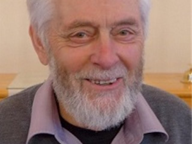 Gudstjeneste ledet av Jorun Askilsrud. Rein Olav Berntsen taler og synger. Musikk ved John Bråthen. kirkekaffe