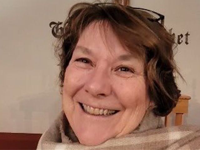 VÅRFEST for alle aldre ledet av Vigdis-Merete Rønning med tema:'Vår og vekst!' Sang og musikk av Helge Johan og Frode Pedersen,  Damiana da Silva, Dominique Esseno og Audun Ringkjøb. VÅROFFER til arbeidet i kirka. Bevertning