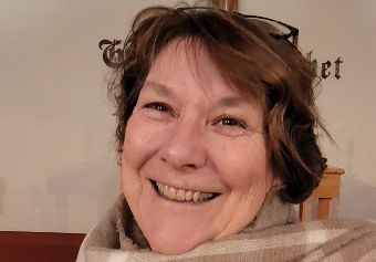 VÅRFEST for alle aldre ledet av Vigdis-Merete Rønning med tema:'Vår og vekst!' Sang og musikk av Helge Johan og Frode Pedersen,  Damiana da Silva, Dominique Esseno og Audun Ringkjøb. VÅROFFER til arbeidet i kirka. Bevertning