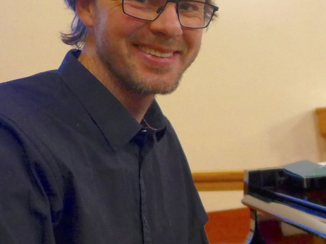 Håpsgudstjeneste 1st søndag i Advent. Sang og musikk av Helge Johan Pedersen, Daniel Granum og Egil Granum. Andakt ved Ivar Granum. Hjørne for barna. Kirkekaffe